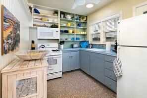 Maison mitoyenne, 1 très grand lit et 1 canapé-lit, cheminée, vue jardin (Charming Beach Bungalow) | Cuisine privée