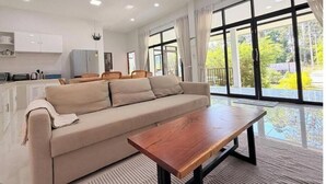 Living area - Relax, Unwind & Explore at Villa La Forest (จ.สุราษฎร์ธานี)