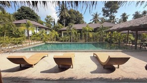 Pool - Charming 3-Bedroom Villa with Rare Outdoor Pool (จ.สุราษฎร์ธานี)