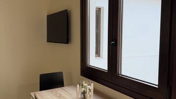 Deluxe Apartment | Dining