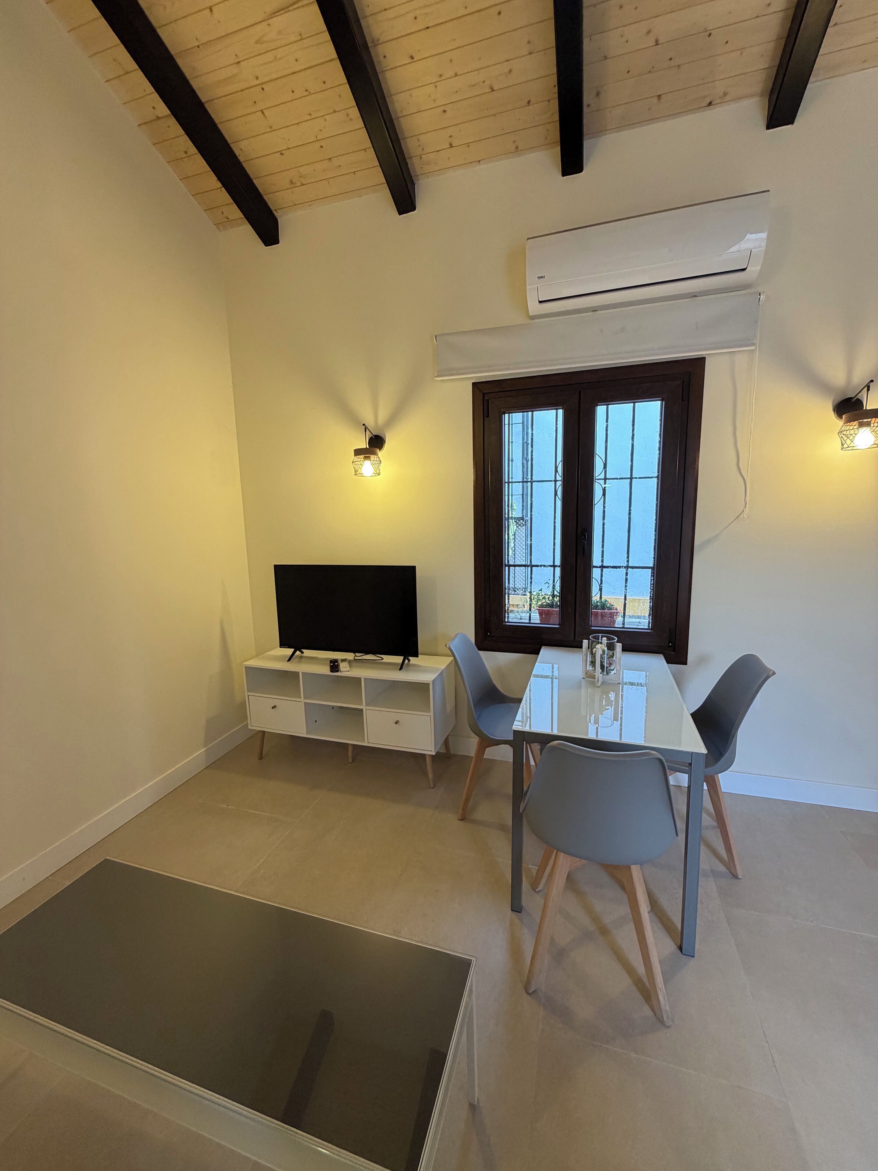 Deluxe Apartment | Dining