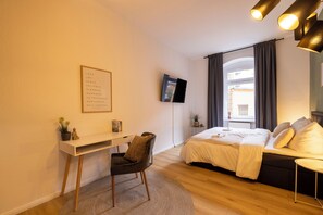 Room - City Apartment-River Old Town-central-WLAN- river view (Erfurt)