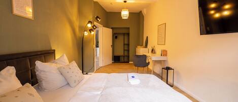 Iron/ironing board, internet, bed sheets