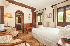 Phòng đôi hoặc 2 giường đơn Deluxe | Trang trí khác biệt, truy cập Internet không dây miễn phí 