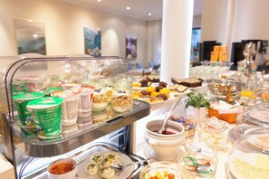 Breakfast buffet - Hotel Carlton Munich (Munich)