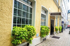 Front of property - Hotel Carlton Munich (Munich)