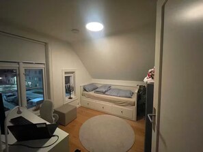 Iron/ironing board, WiFi, bed sheets - 3-bedroom apartment in Stavanger city center (Rogaland)