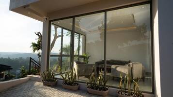Habitación doble Deluxe, balcón, vista a la montaña | Terraza o patio