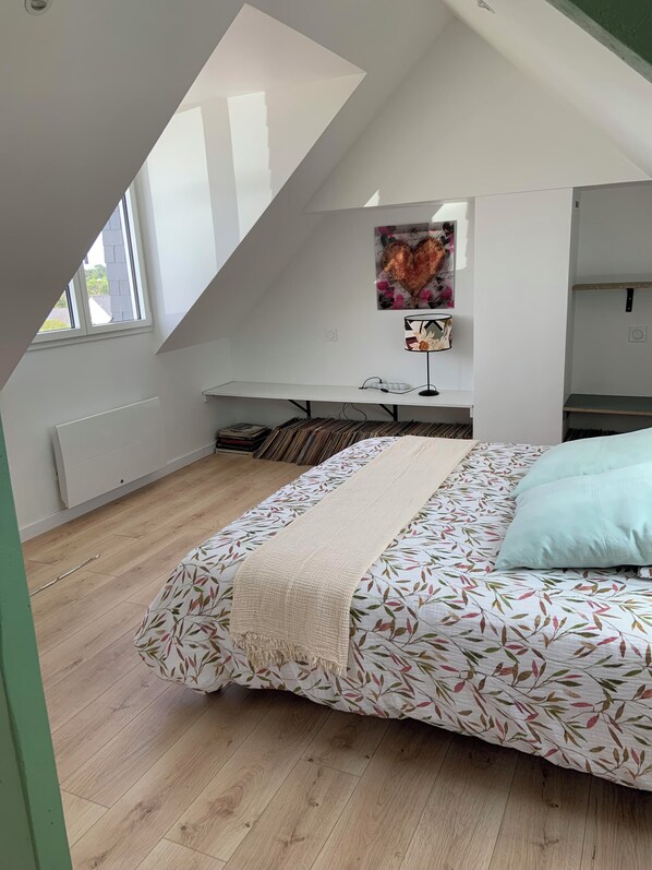 Iron/ironing board, WiFi, bed sheets - Vrbo Property (Arzon)
