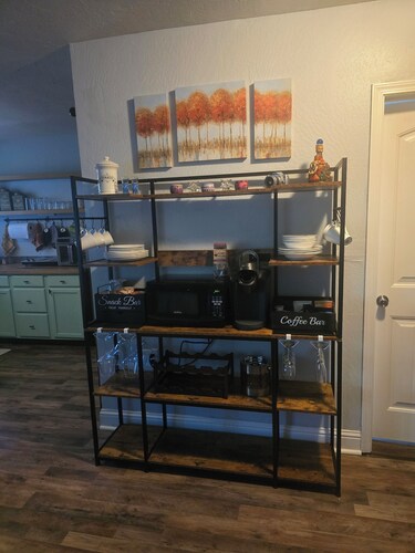 Walk to downtown Twain Harte from this cozy studio with EV charger.