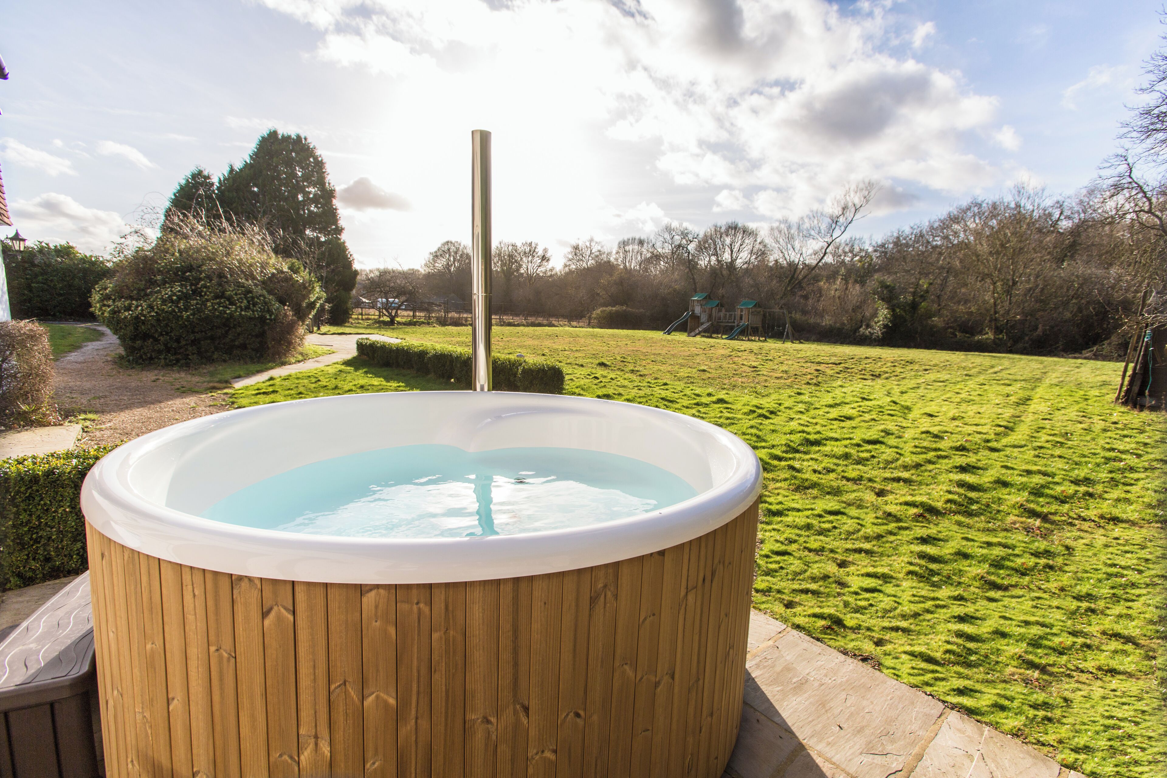 Outdoor spa tub