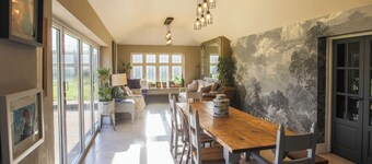     The Spy’s House | Luxury 7 Bed | Hot Tub | 3 Acres | Near London