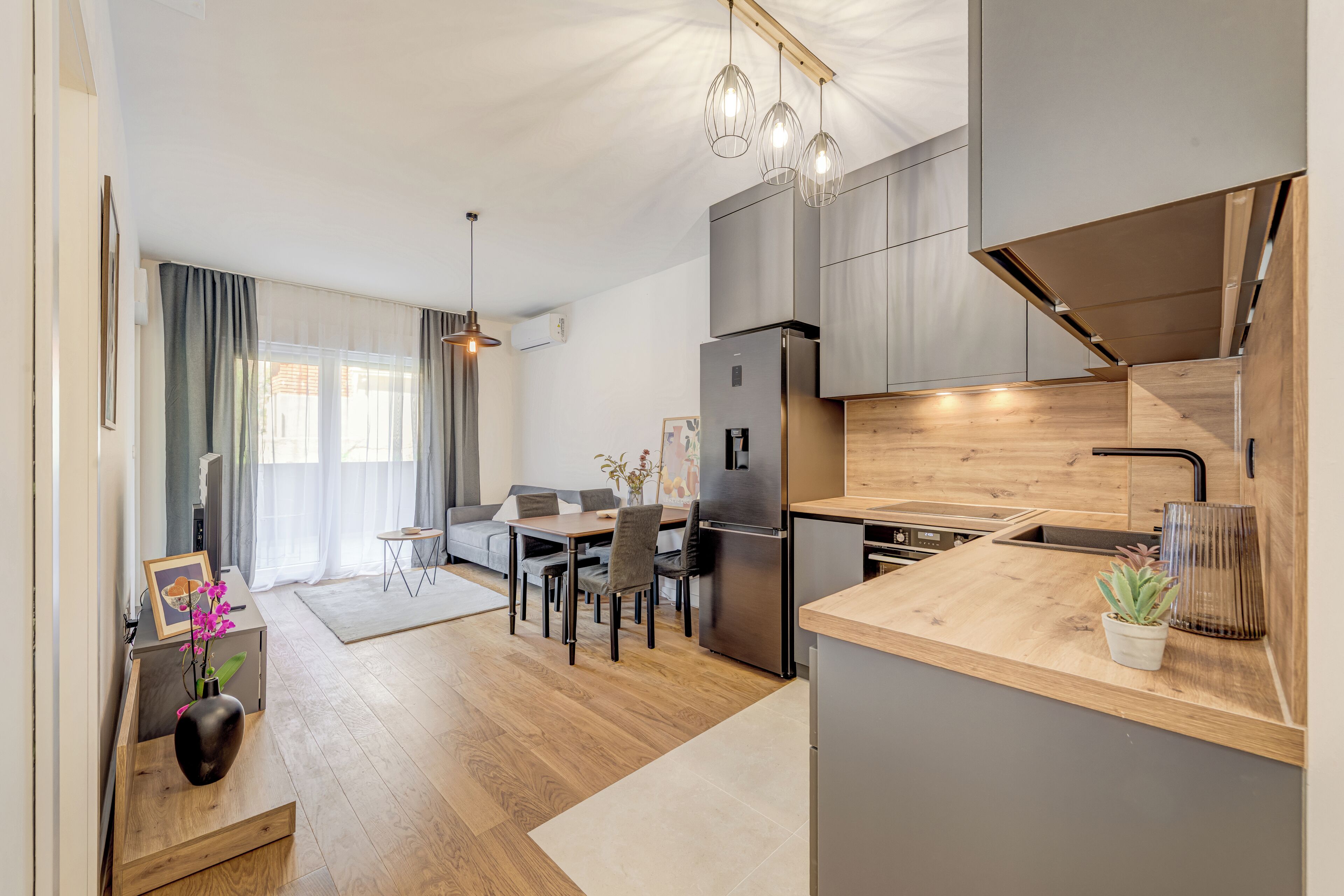 Comfort Apartment, Balcony | Living area