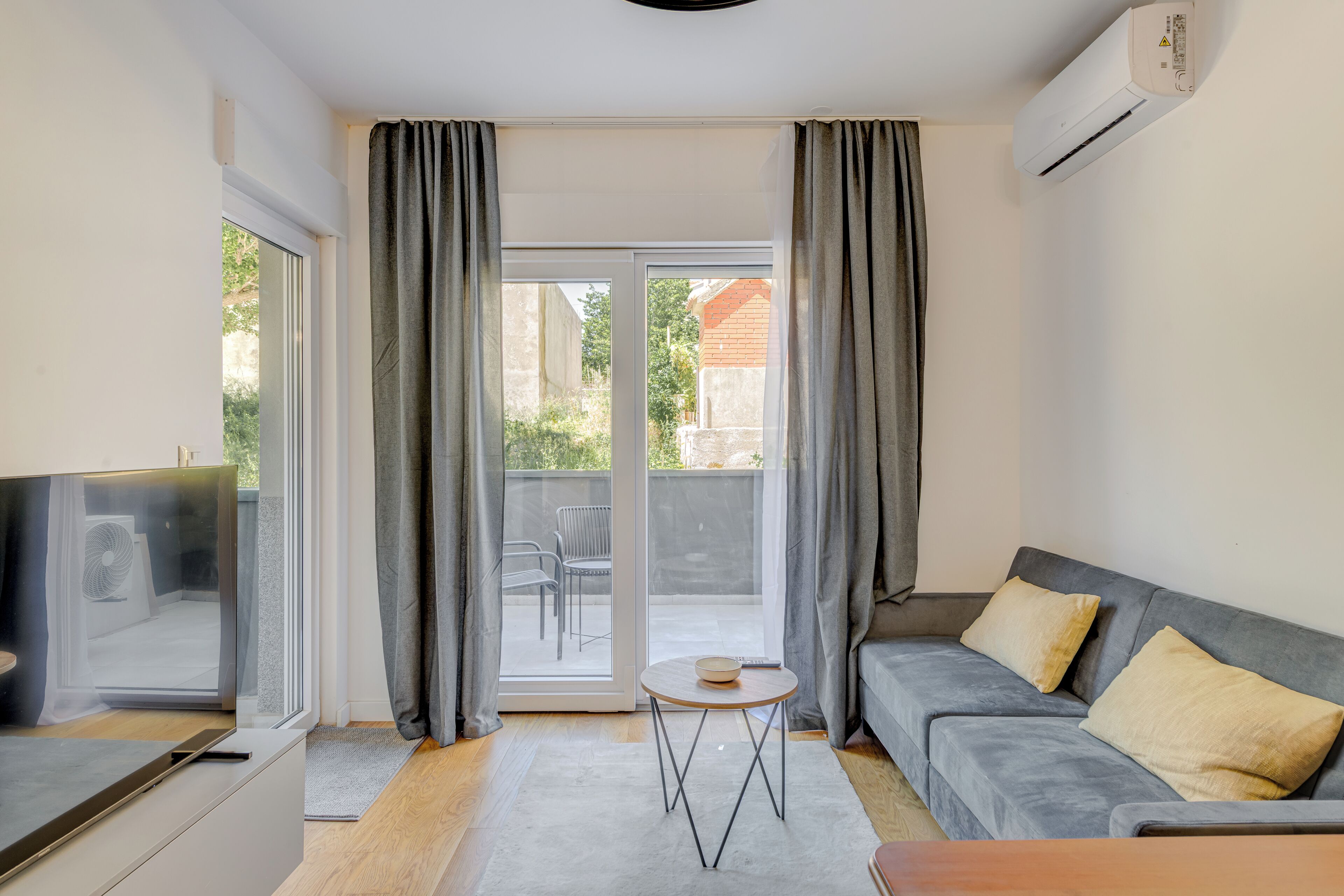 Comfort Apartment, Balcony | Living area