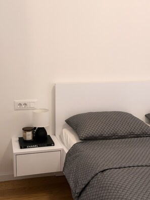Apartemen Comfort, balkon | Kedap suara, setrika/meja setrika, dan Wi-Fi gratis