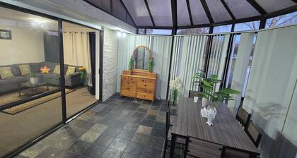 Modern 2BR Home, Sleeps 5, Parking, Near Eastgate