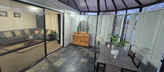 Modern 2BR Home, Sleeps 5, Parking, Near Eastgate