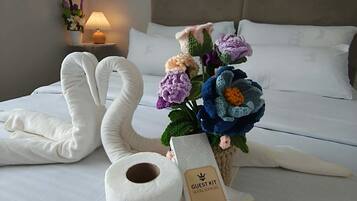 WiFi, bed sheets, wheelchair access