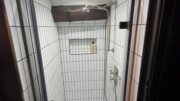 Hårtørrer, håndklæder, Sæbe, Toiletpapir