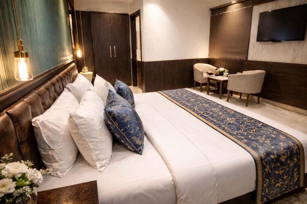 Quarto casal superior, sacada, vista para a cidade | Cofres nos quartos, quartos à prova de som