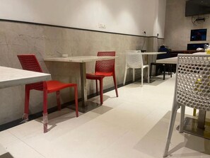 Dining - NH Skye Suites Hotel (New Delhi)