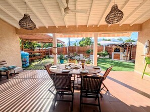 Outdoor dining - Vrbo Property (Saint-François)