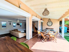 Outdoor dining - Vrbo Property (Saint-François)