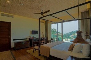 Deluxe-Doppelzimmer, Balkon, Bergblick | Laptopgeeigneter Arbeitsplatz, kostenloses WLAN