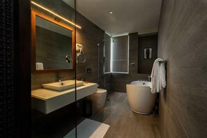Deluxe Double Room, Balcony, Mountain View | Bathroom - Rivora Heights - Kandy (Kandy)