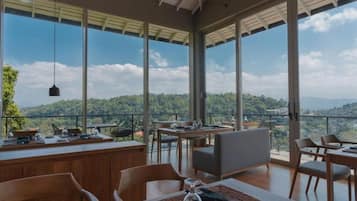 Deluxe Double Room, Balcony, Mountain View | Dining