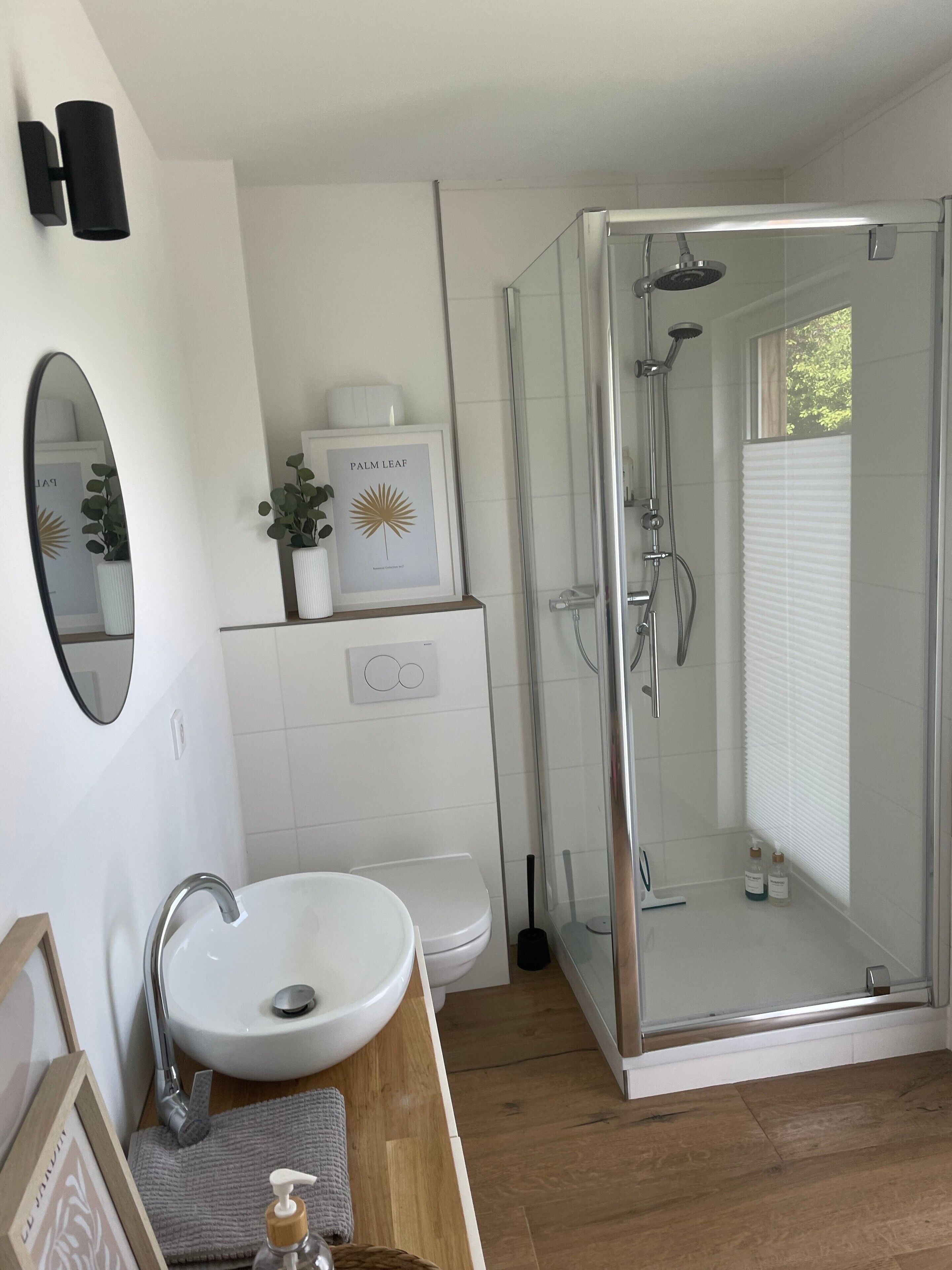 Dusche, Haartrockner, Handtücher