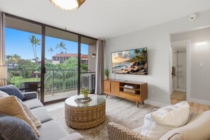 Living area - Pacific Shores #B-403 Convenient Location, Walk Everywhere, Close to beach! (Kihei)