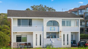 A two-story building with a sign indicating it's a beach house. - The Beach House Port Macquarie (Port Macquarie)