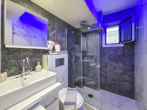Dusche, Handtücher, Seife, Toilettenpapier