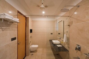 Duplex | Bathroom | Shower, hair dryer, towels, soap - The Jungle Trail Corbett Resort & Spa (Ramnagar)