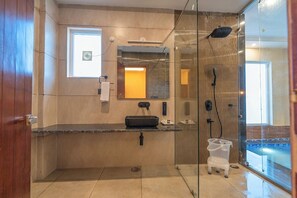 Suite | Bathroom
