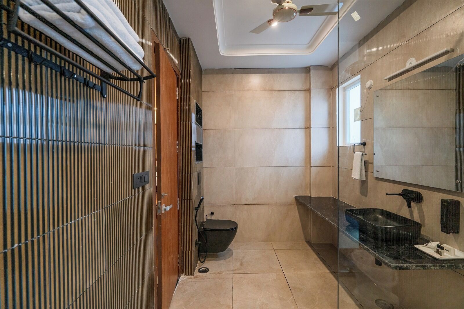 Executive Room | Bathroom | Shower, hair dryer, towels, soap