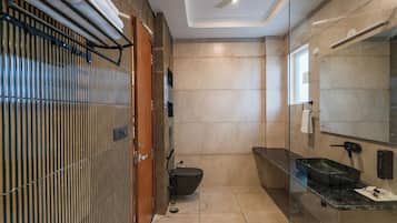 Executive Room | Bathroom | Shower, hair dryer, towels, soap