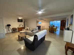 Living area - Vrbo Property (Saint-Joseph)
