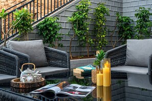 Outdoor dining - ELIVAAS Panchvati Veloraa 6BHK (Solan)