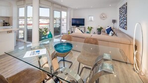 Unclassified image, 5 of 17, button - Saltwater Apartment Modern 2-bed Waterfront Cowes (Cowes)