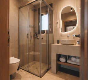 Savon, shampooing, papier de toilette