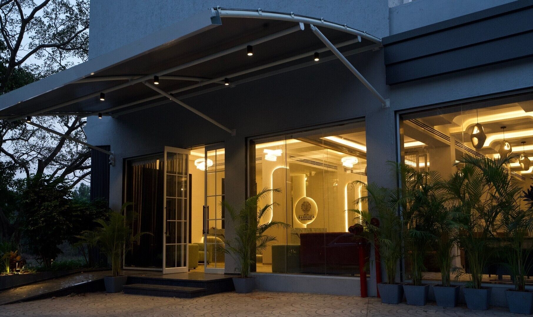 تفاصيل الفندق من الخارج