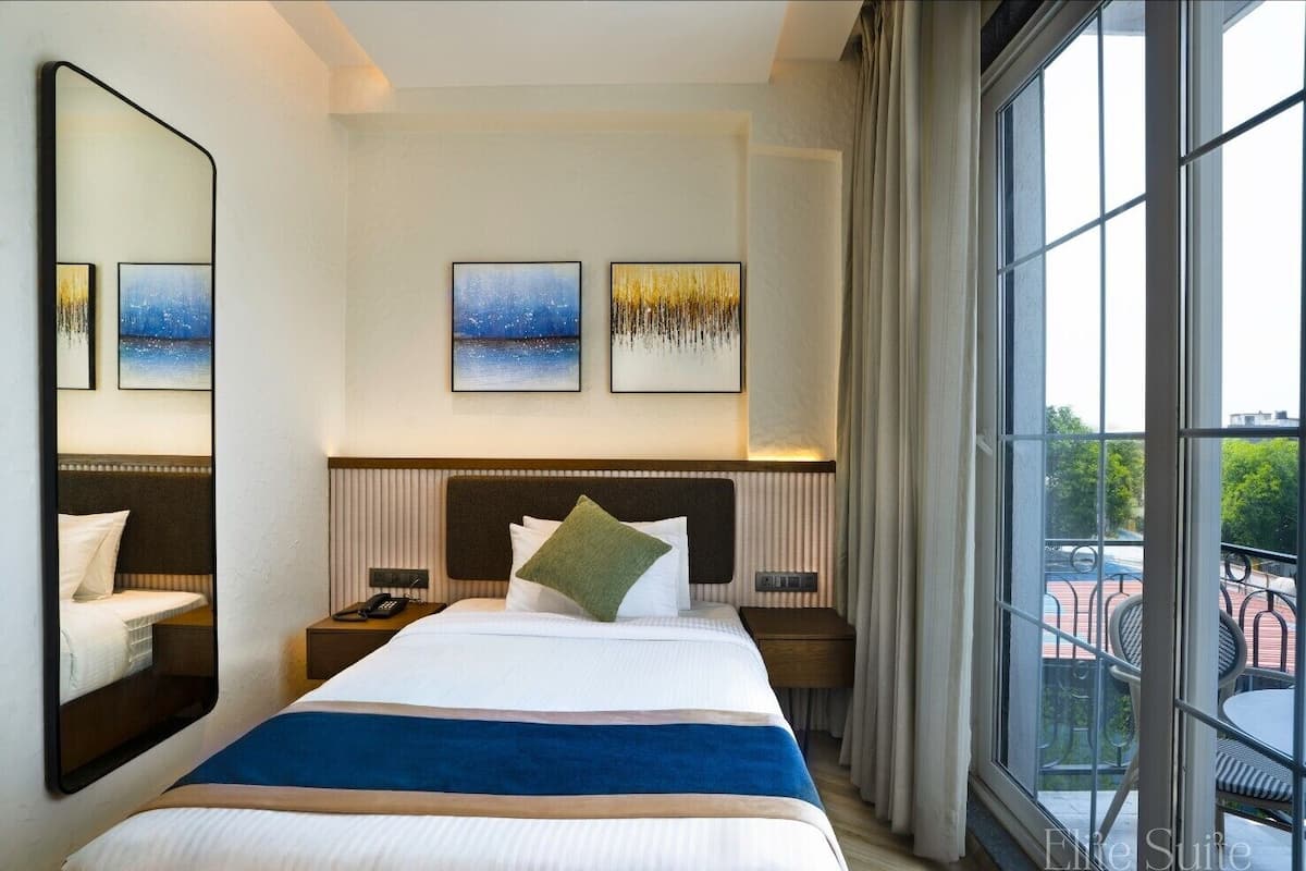 Junior Suite, Balcony | In-room safe, desk, free WiFi