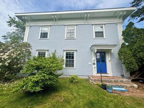 Exterior - Original School House in the Heart of Chatham (Chatham)