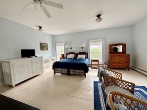 Room - Original School House in the Heart of Chatham (Chatham)