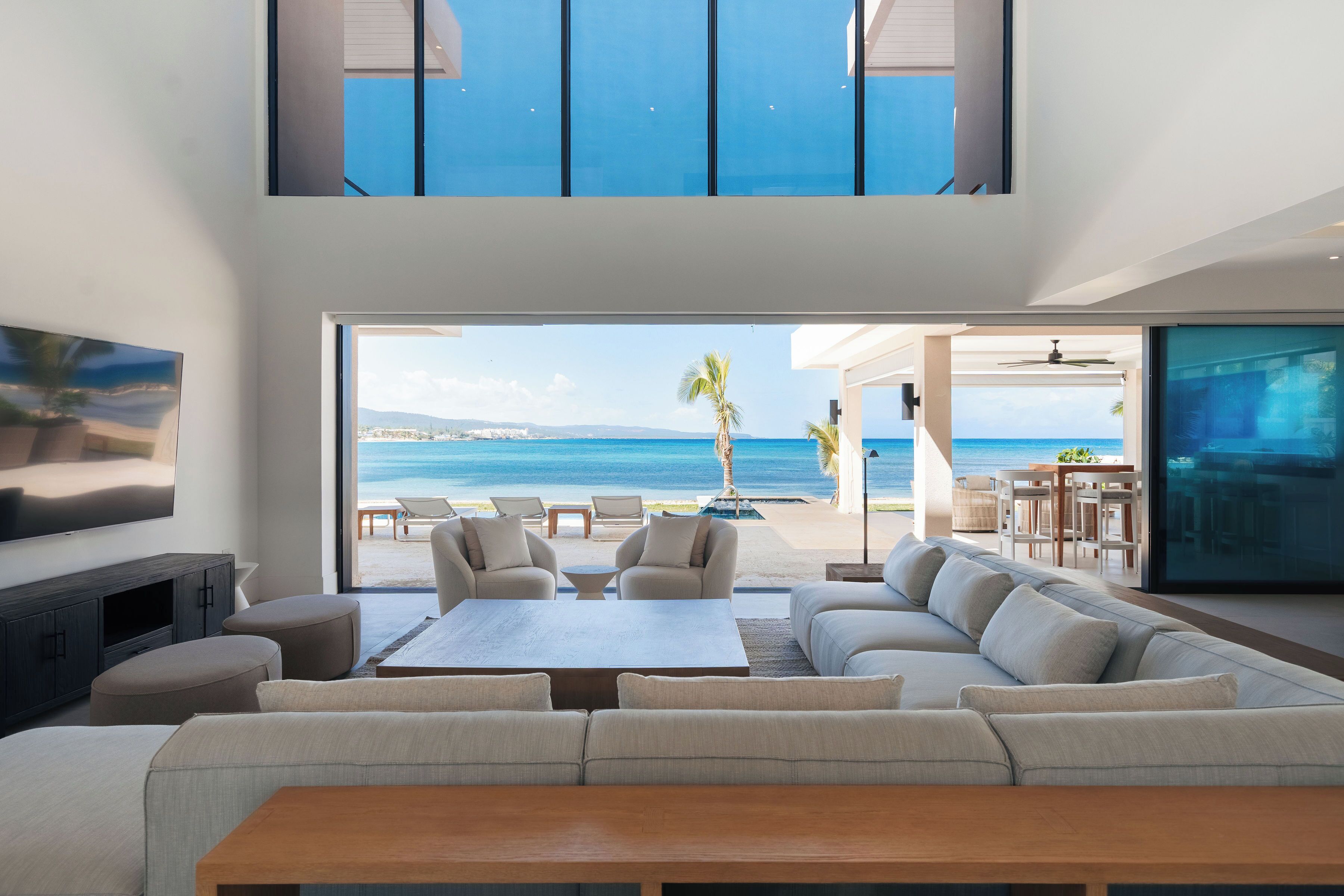 Villa, 5 Bedrooms, Beach View | Living room