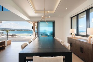 Villa, 5 habitaciones, vistas a la playa | Comedor