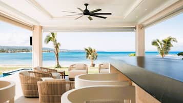 Villa, 6 Bedrooms, Beach View | Minibar