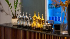 A bar area with a row of decorative vases and a potted plant. - Life Suites Serviced Apartments (Riyadh)